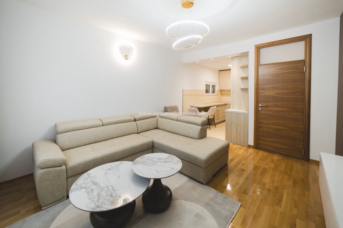 Izdavanje, dvosoban stan u kući 60m2, Preko Morače, Podgorica